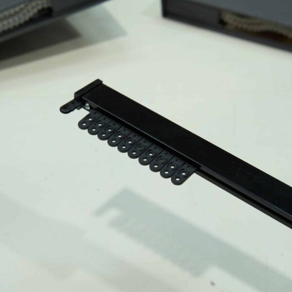 מסילה שחורה - מטר רץ